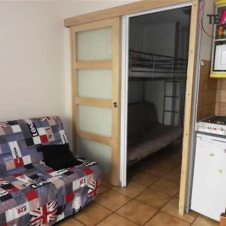Studio 3 Personnes Studio Cabine Dans Avec Piscine. Sète