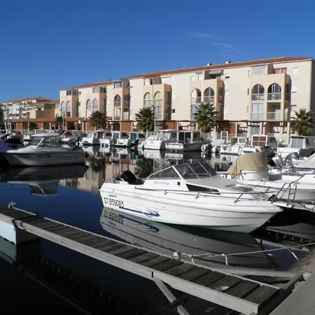 Studio 3 Personnes Studio Cabine Dans Avec Piscine. Sète